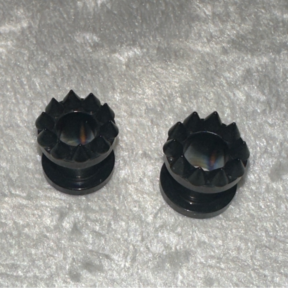 New 8 mm Ear Plugs piercings Earrings lobes never worn